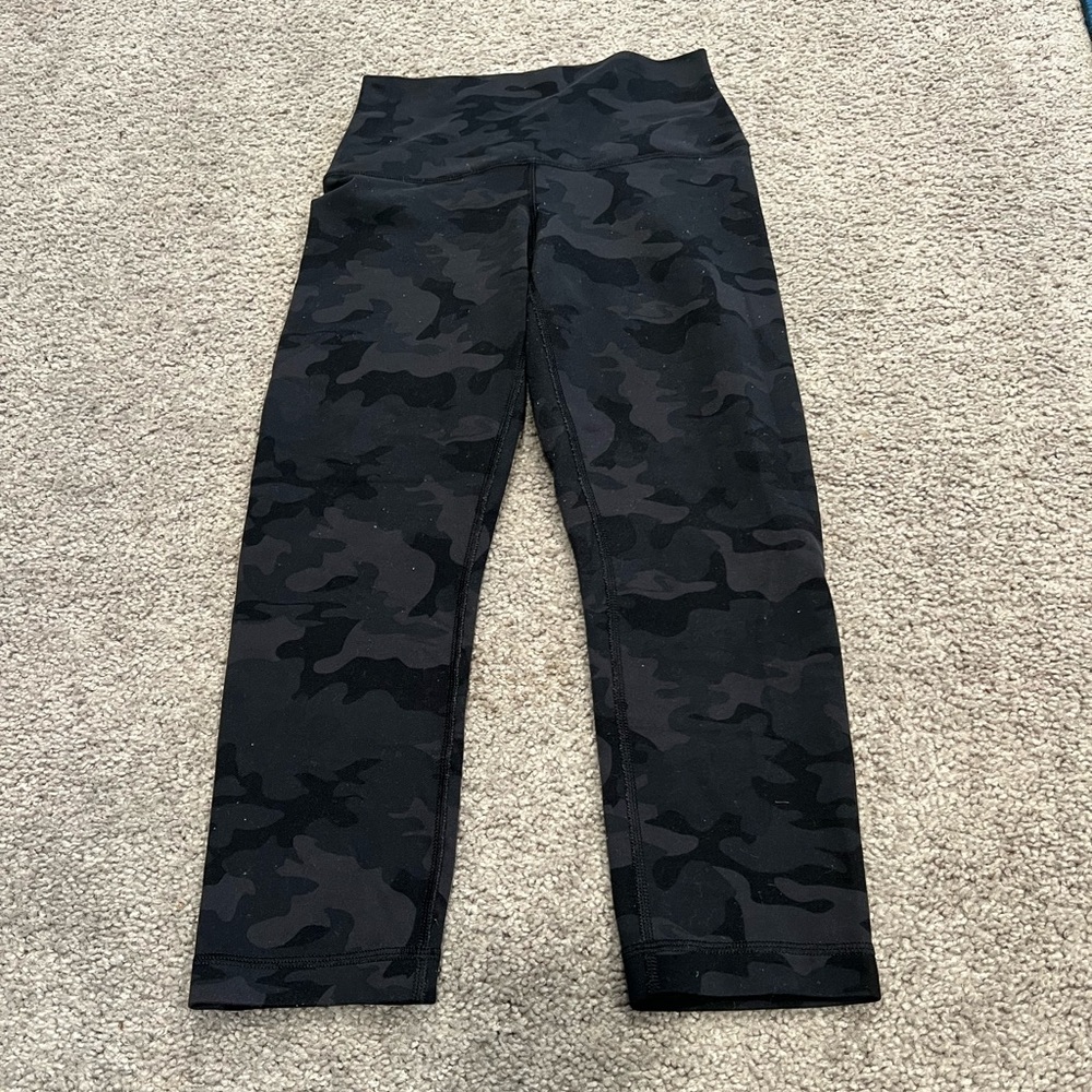 Lululemon Cropped Roll Over Wunder Under Leggings Size 2